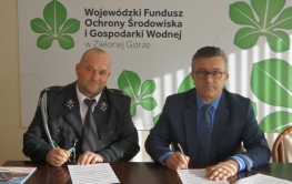 Podpisanie umowy na dofinansowanie zakupu średniego samochodu ratowniczo – gaśniczego realizowanego przez Ochotniczą Straż Pożarną w Piotrowie