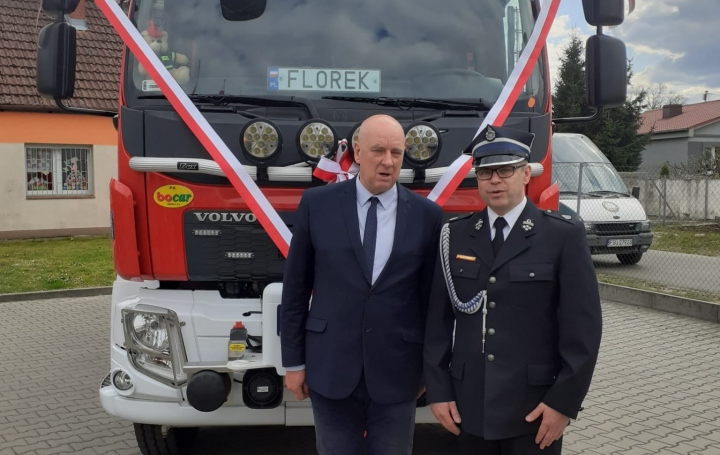 Wóz strażacki w Trzemesznie – gotowy do akcji!